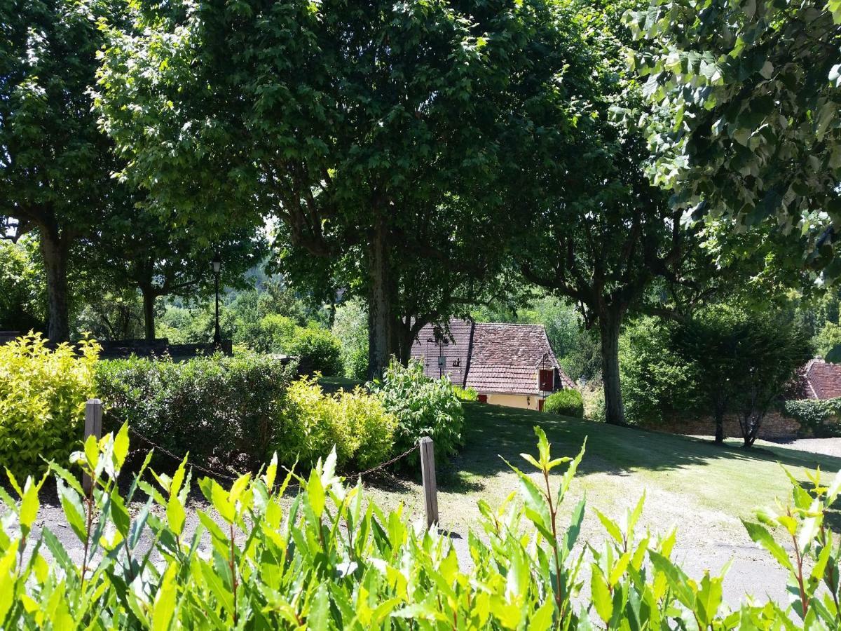 Le Montaigne Bed & Breakfast Saint-Alvère Екстериор снимка